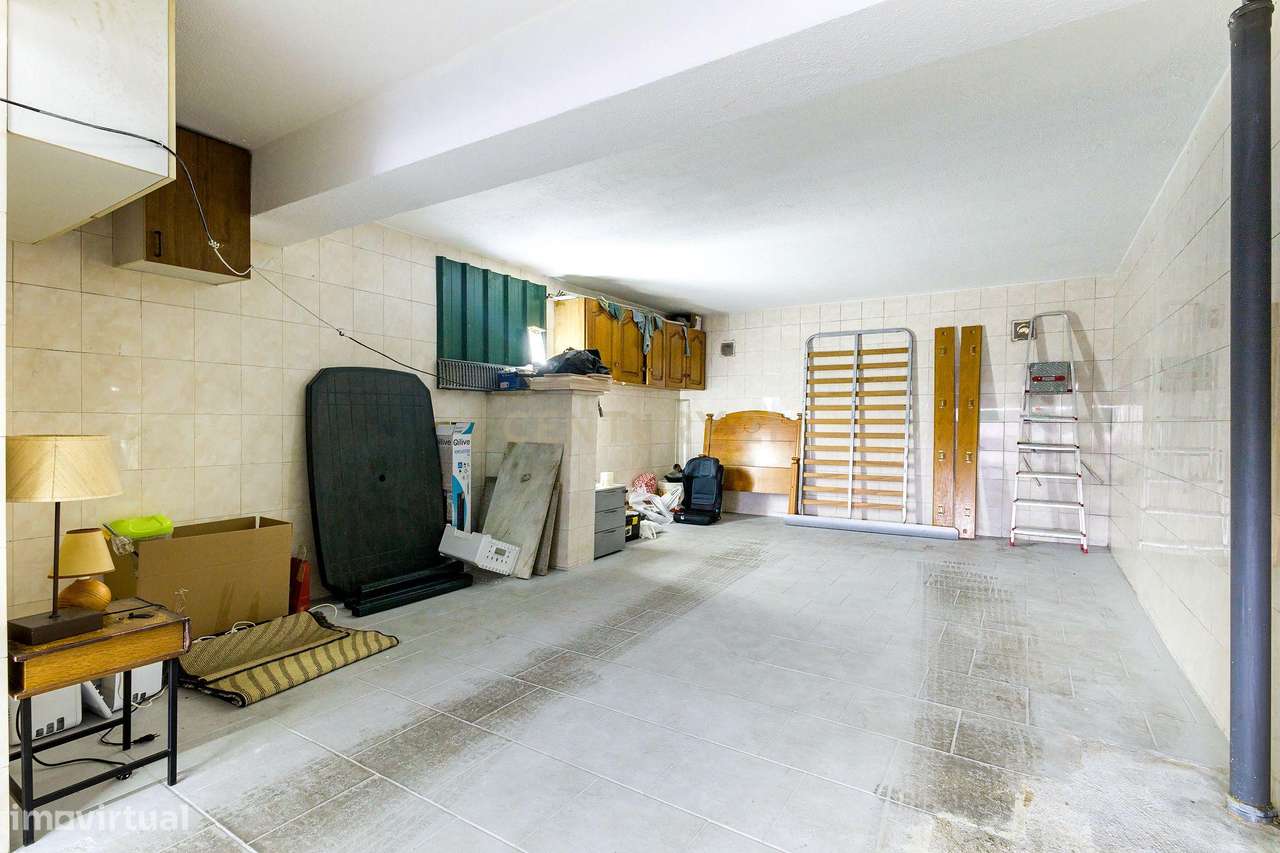 Moradia em Banda T3+1 com quintal e garagem em Zona Tranquila – Bacelo-26