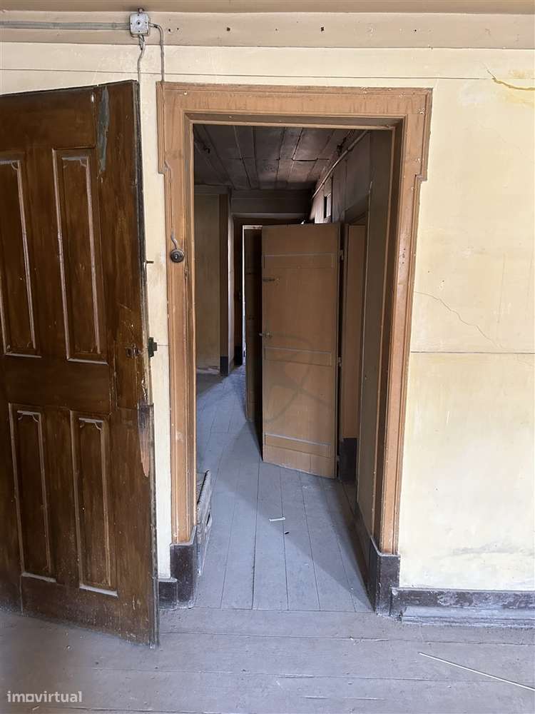 Prédio histórico na emblemática cidade do Montijo para reabilitar-6