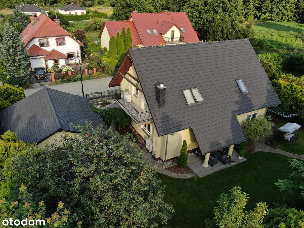 Wyjątkowy dom na sprzedaż w Sulechowie - Pełny obrazek: 2/16