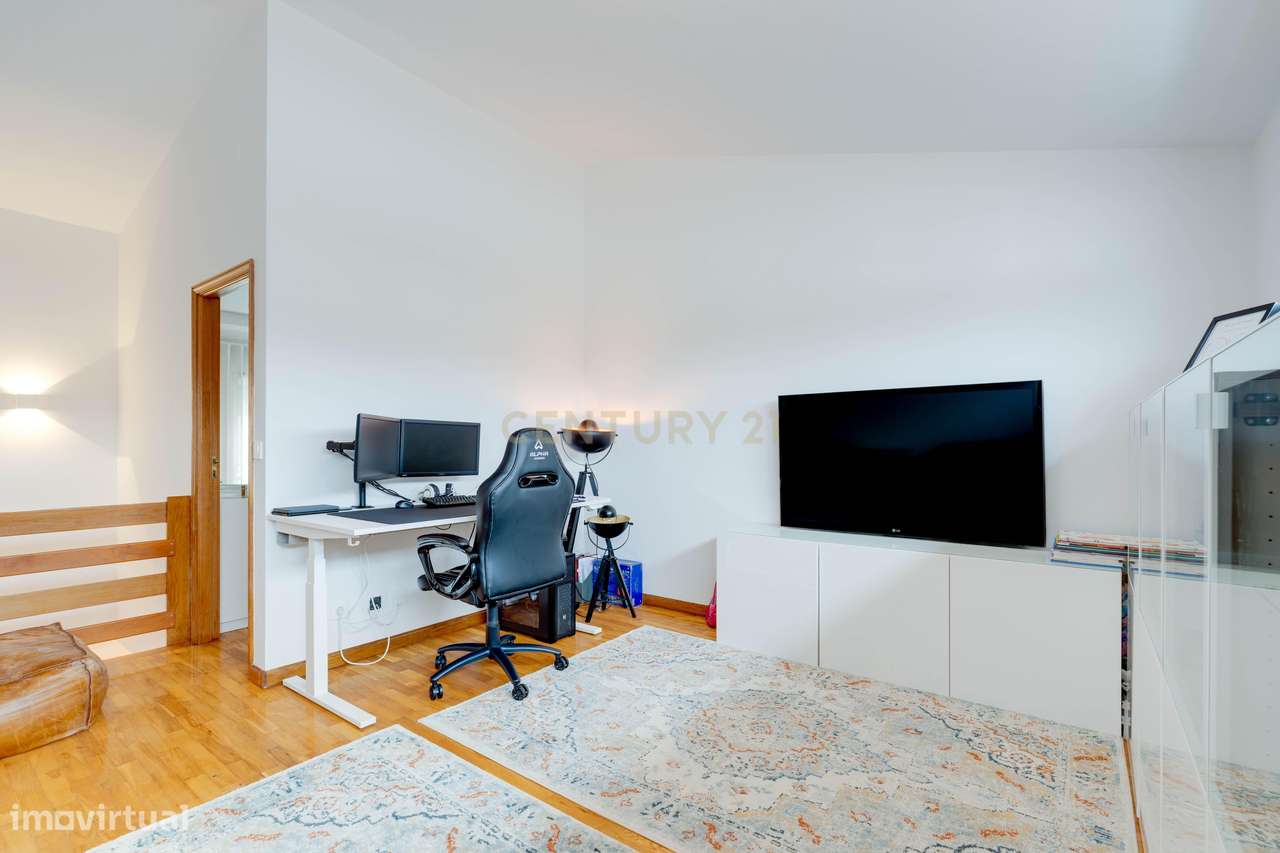 T2+2 Duplex c/ Sótão amplo (248m²) | S. Félix Marinha-19