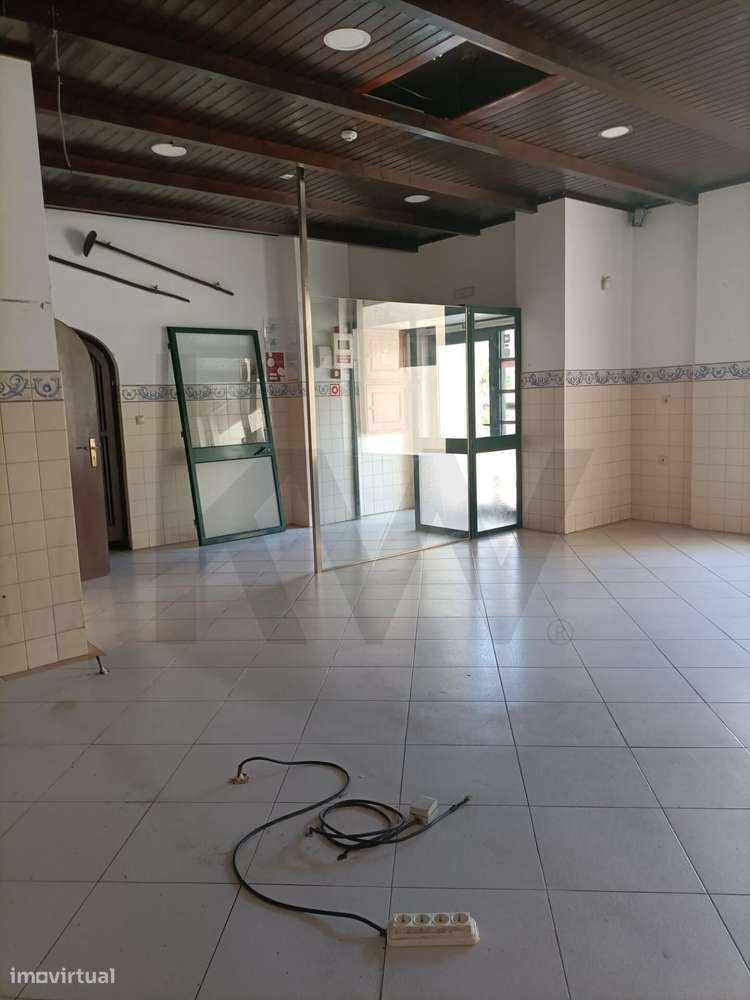 VENDA | ESPAÇO COMERCIAL COM ARRECADAÇÃO – CENTRO DE ALVERCA - Grande imagem: 4/37