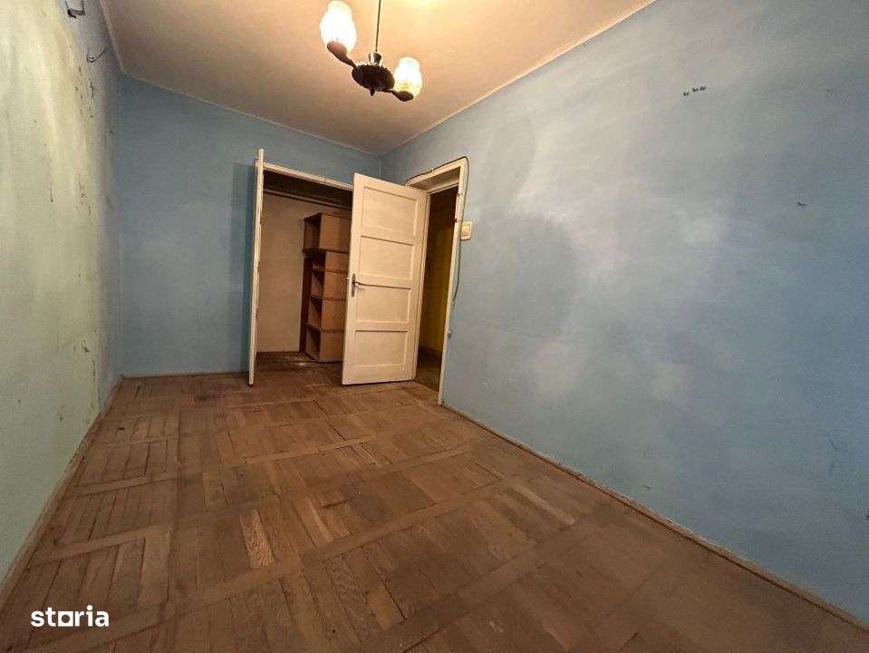 Comision Zero - 3 camere etaj 1, Independentei H. Botev. - Imagine principală: 3/8