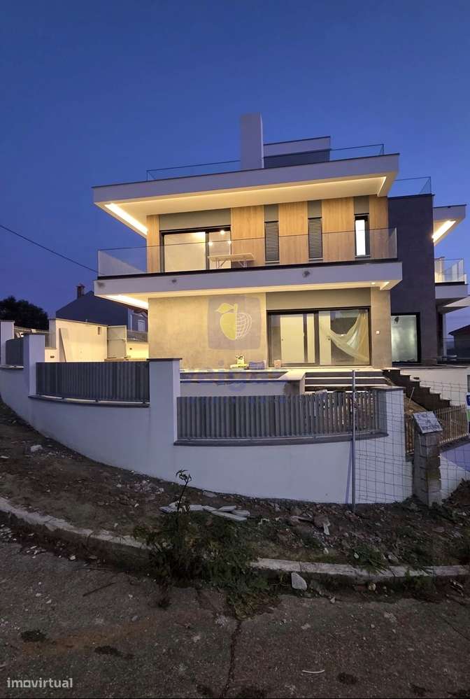 Moradia T4 C/ Piscina -  Bairro Primavera-25