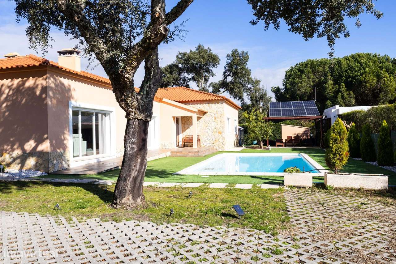 MORADIA T4 218M² EM TERRENO 1.044M² COM PISCINA EM CONDOMÍNIO GOLFE SA-43