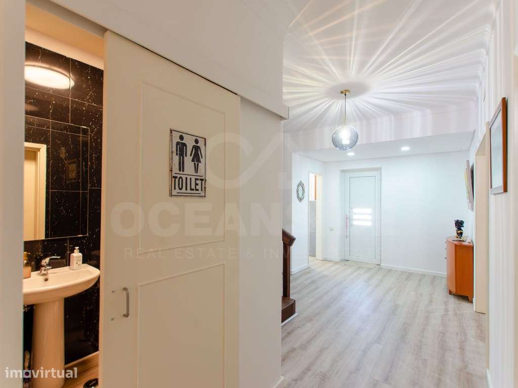 Moradia T6+1 renovada em Benavente-12