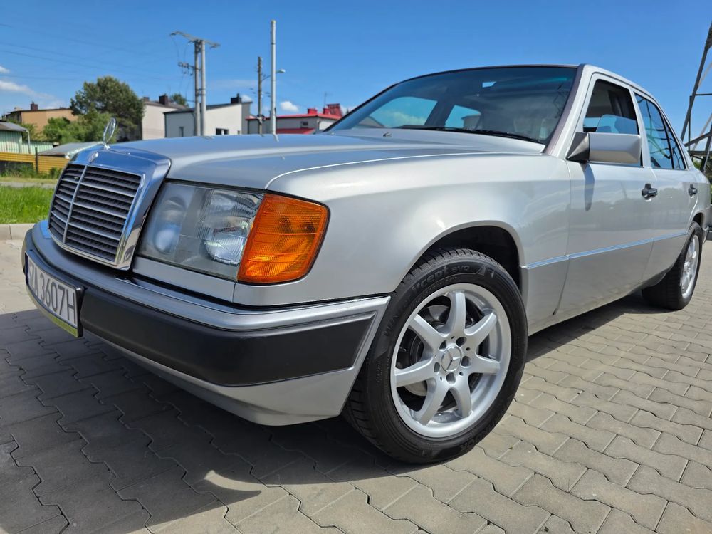 Mercedes-Benz E 1993