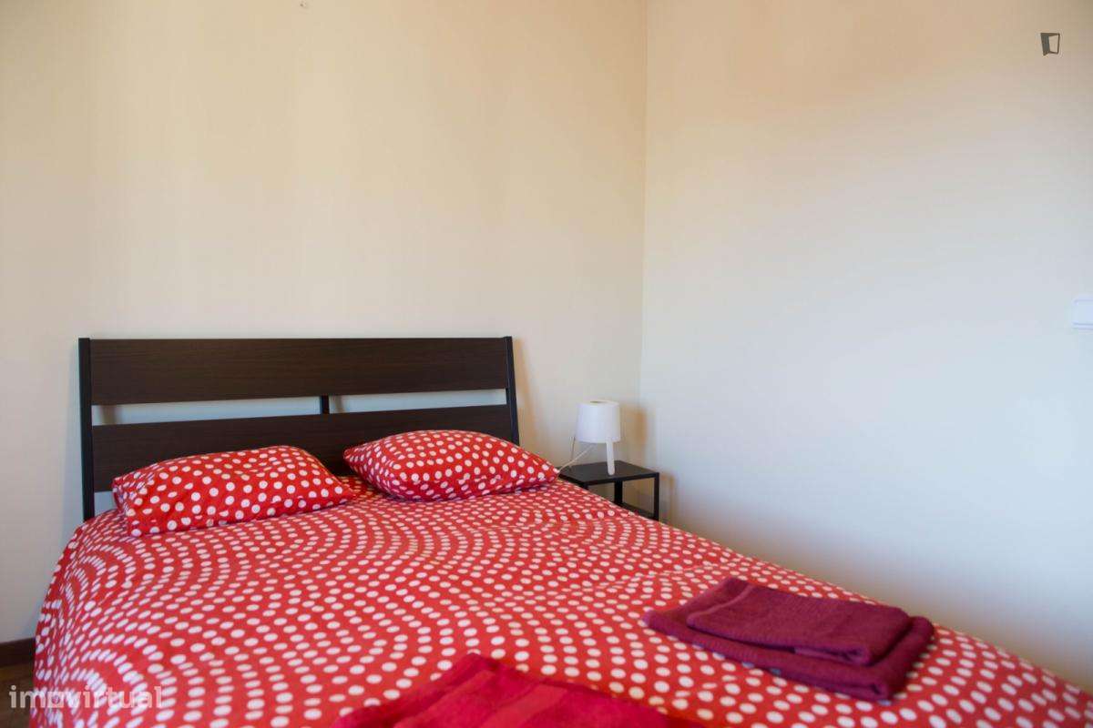 Quarto - localizado em Paranhos Porto - Grande imagem: 5/6