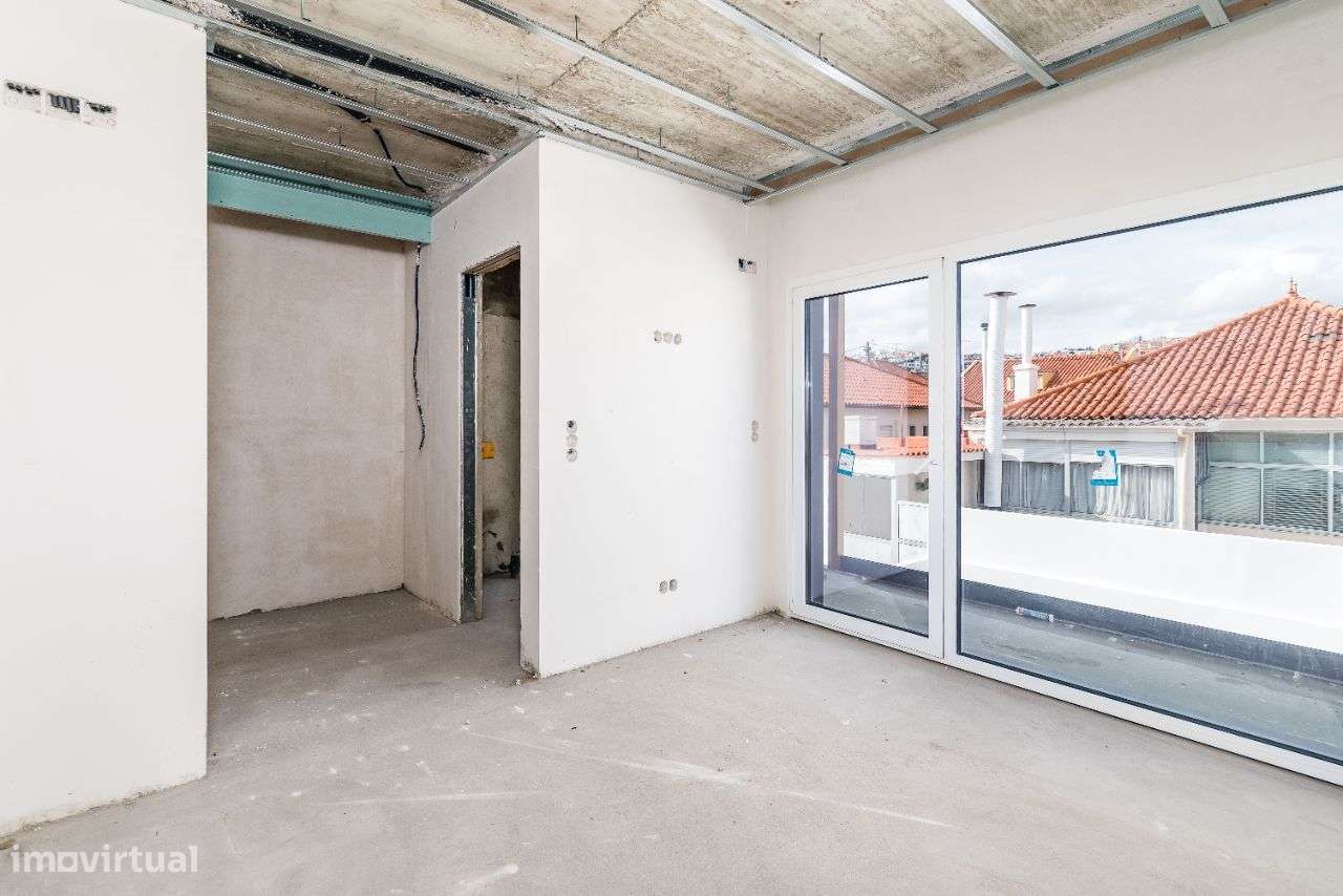 Moradia T3 Famões | Nova | Garagem | Terraço-10