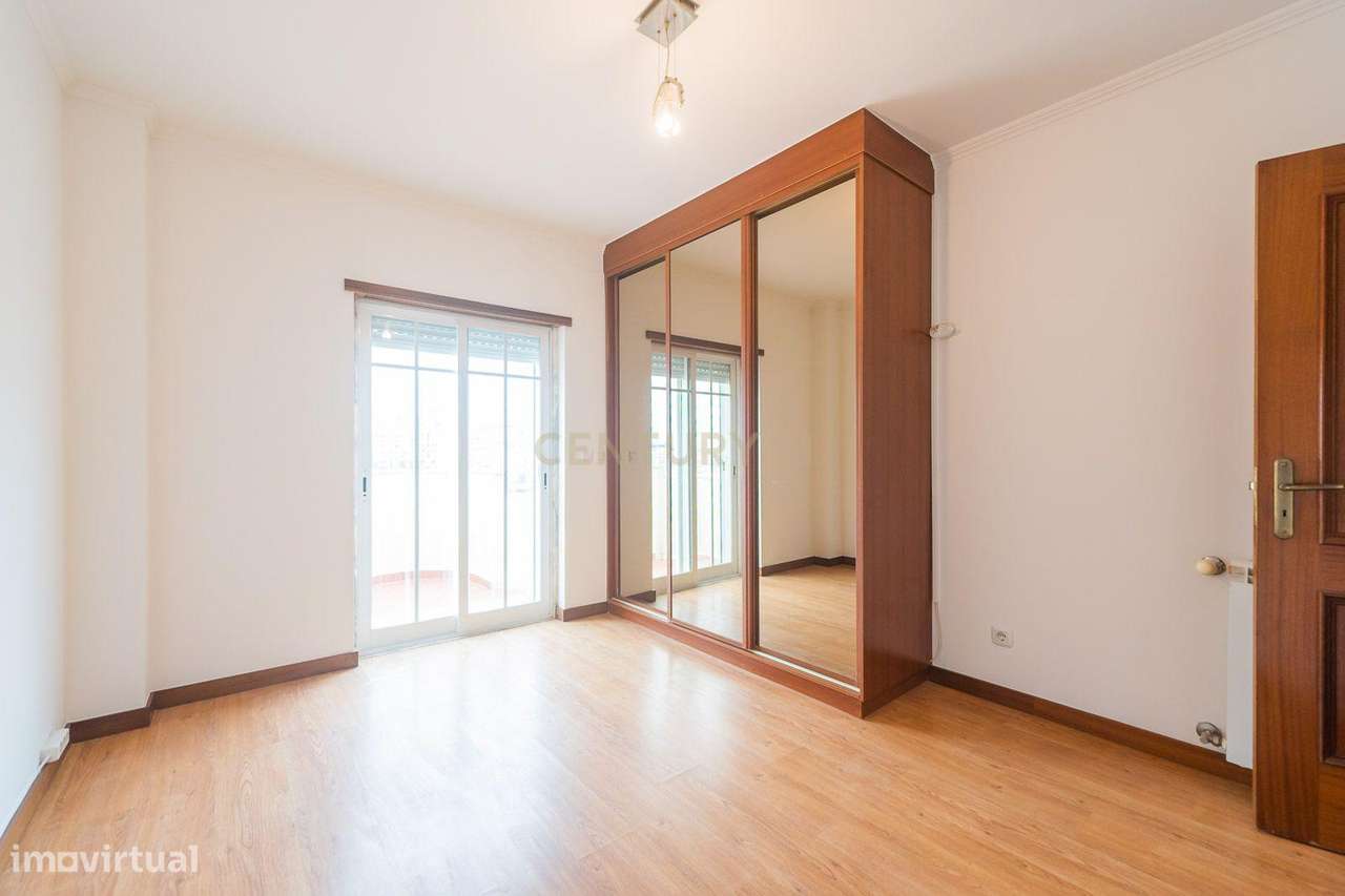 Excelente apartamento T2 com parqueamento em Rio de Mouro-25