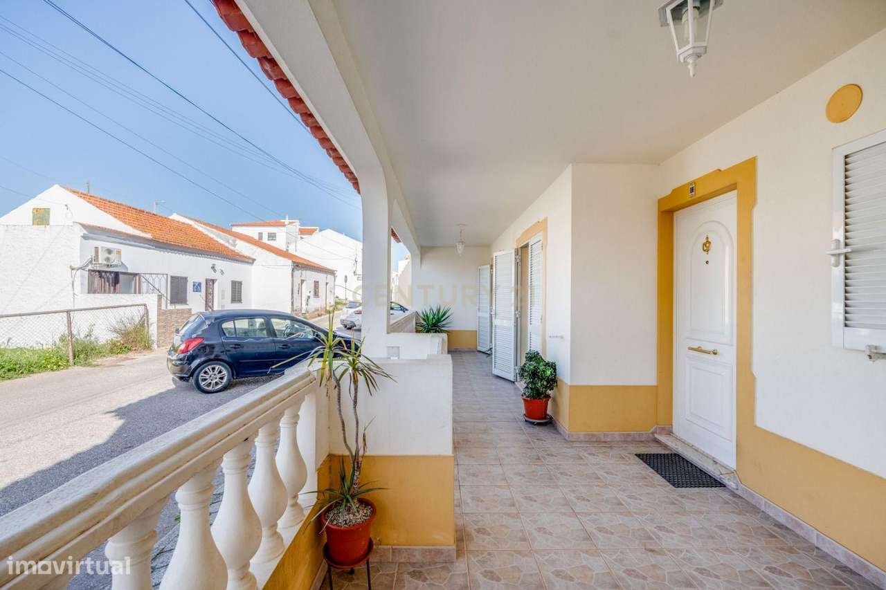 Silves | T3 com Varanda Panorâmica e Áreas Surpreendentes-23