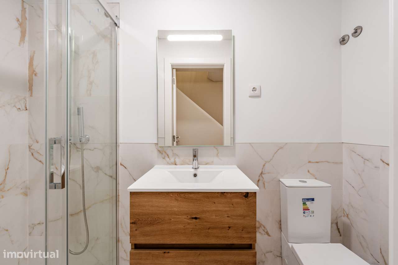 T2+1 Totalmente renovado com piscina | Penha de França |-29