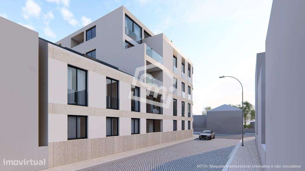 T2 Novo junto à principal estação de metro da Senhora da Hora com vara-14