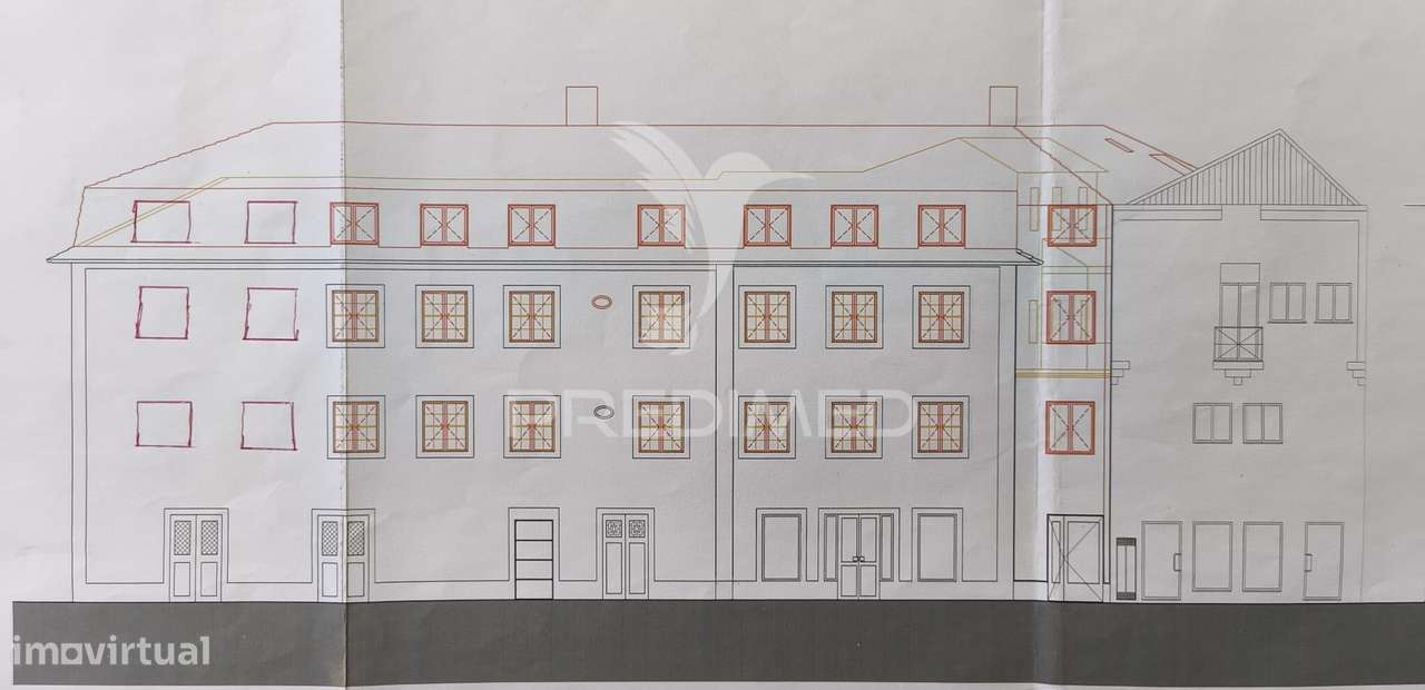 Prédio Contemporâneo na Praça do Peixe – Centro Histórico de Aveiro - Grande imagem: 5/13