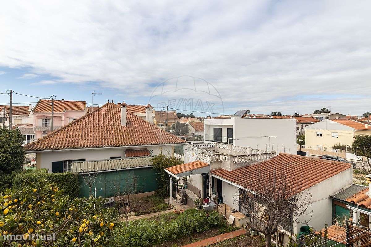 Moradia Geminada T3+2 – Quinta do Conde para venda-16