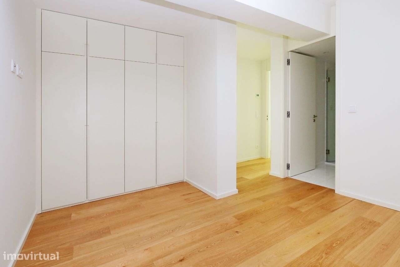 Apartamento T3 com 177m2 no edifício Varino 04-13