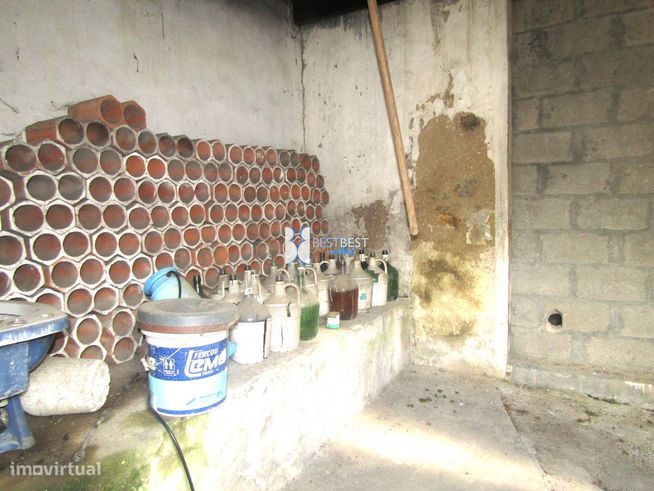 DUAS MORADIAS PARA RESTAURO,MAIS  TERRENO ( 3 ART.MATRICIAIS ),JUNTO C-34