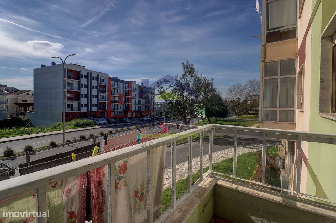 Apartamento T3 com Marquise e Varanda - Centro Caldas da Rainha-5
