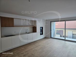 Apartamento T2 Novo em condomínio residencial em Paranhos