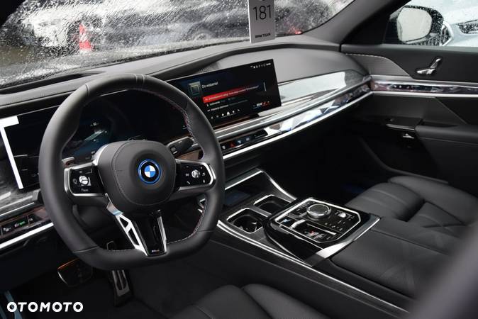 BMW i7 M70 xDrive - 17