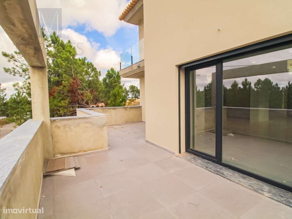 Moradia T4 Isolada com 4 Suites, Jardim e Piscina no Pinhal do Gene... - Grande imagem: 4/33