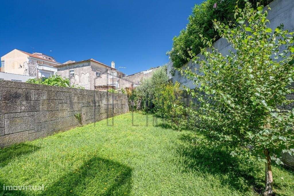 T1 com terraço, para venda-25