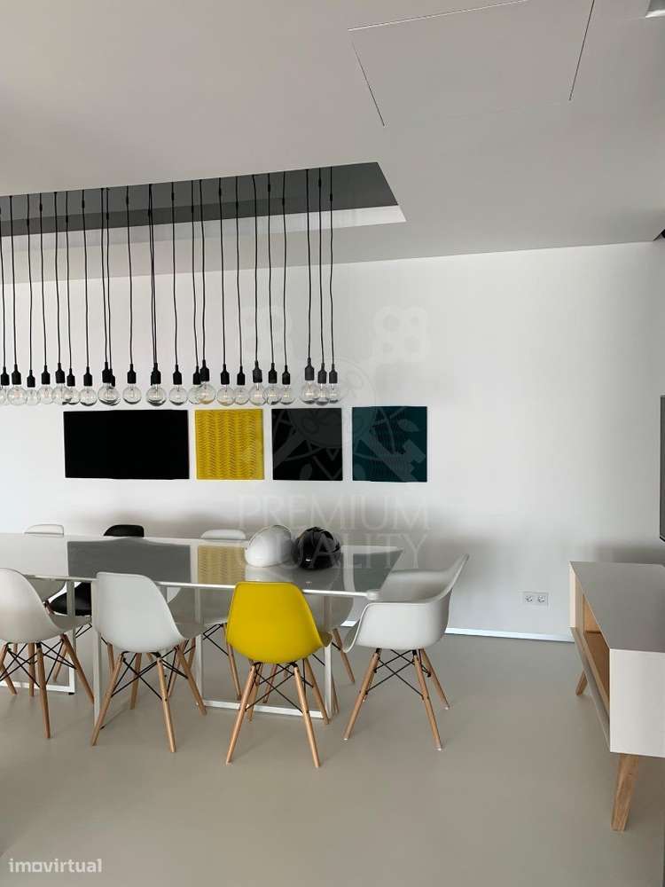 Apartamento T3 totalmente remodelado com terraço e vista mar em Sesimb-21