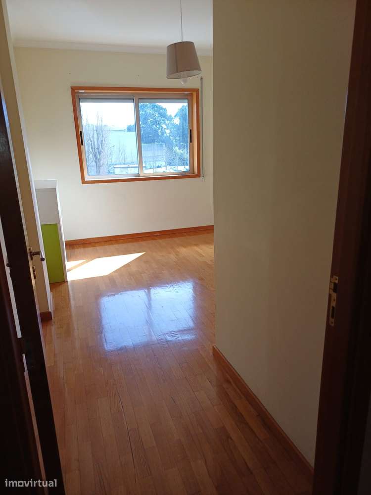 T1 Semi mobilado e equipado com lugar de garagem - Caulinos - Grande imagem: 5/9