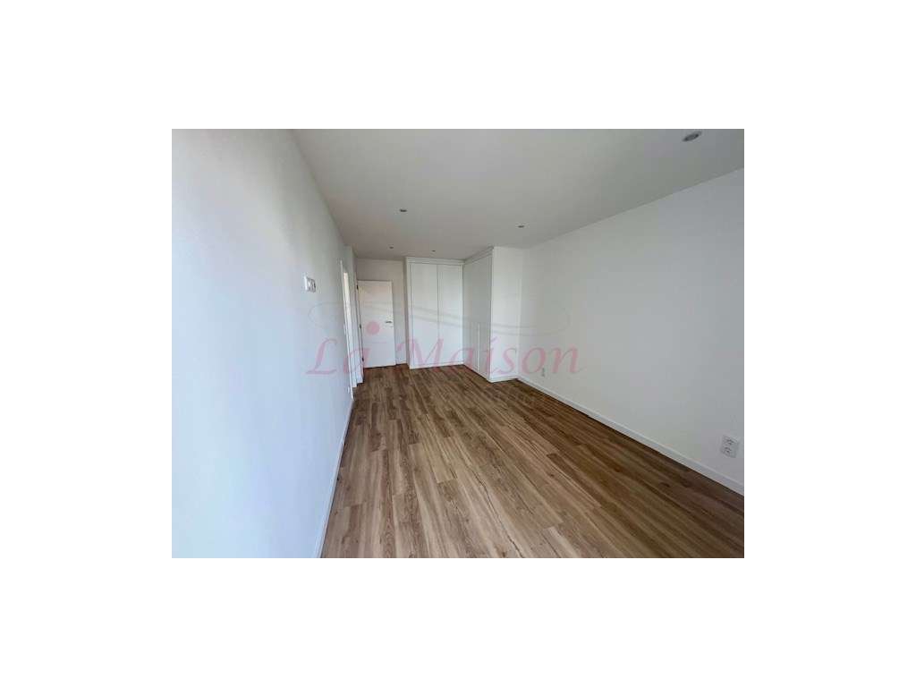 Apartamento T3 totalmente remodelado na Amadora-31