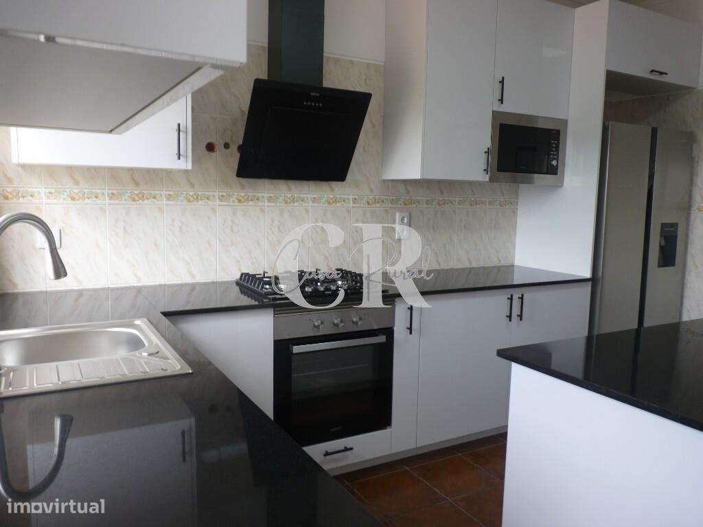 Fantástica moradia T3 com garagem e terreno generoso em Vila Facaia –-18