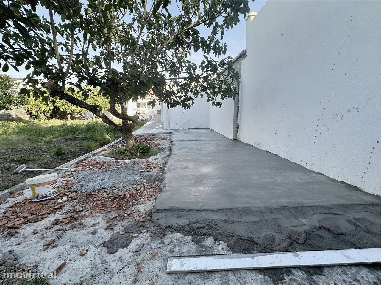 Moradia T3 remodelada com Anexos, Garagem e Poço.-43