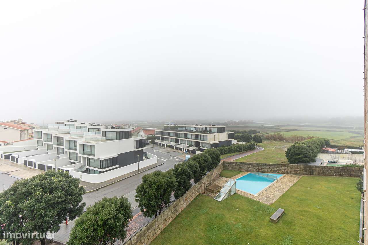 T2 no Último Piso | Condomínio Privado com Piscina | Vista Mar-21