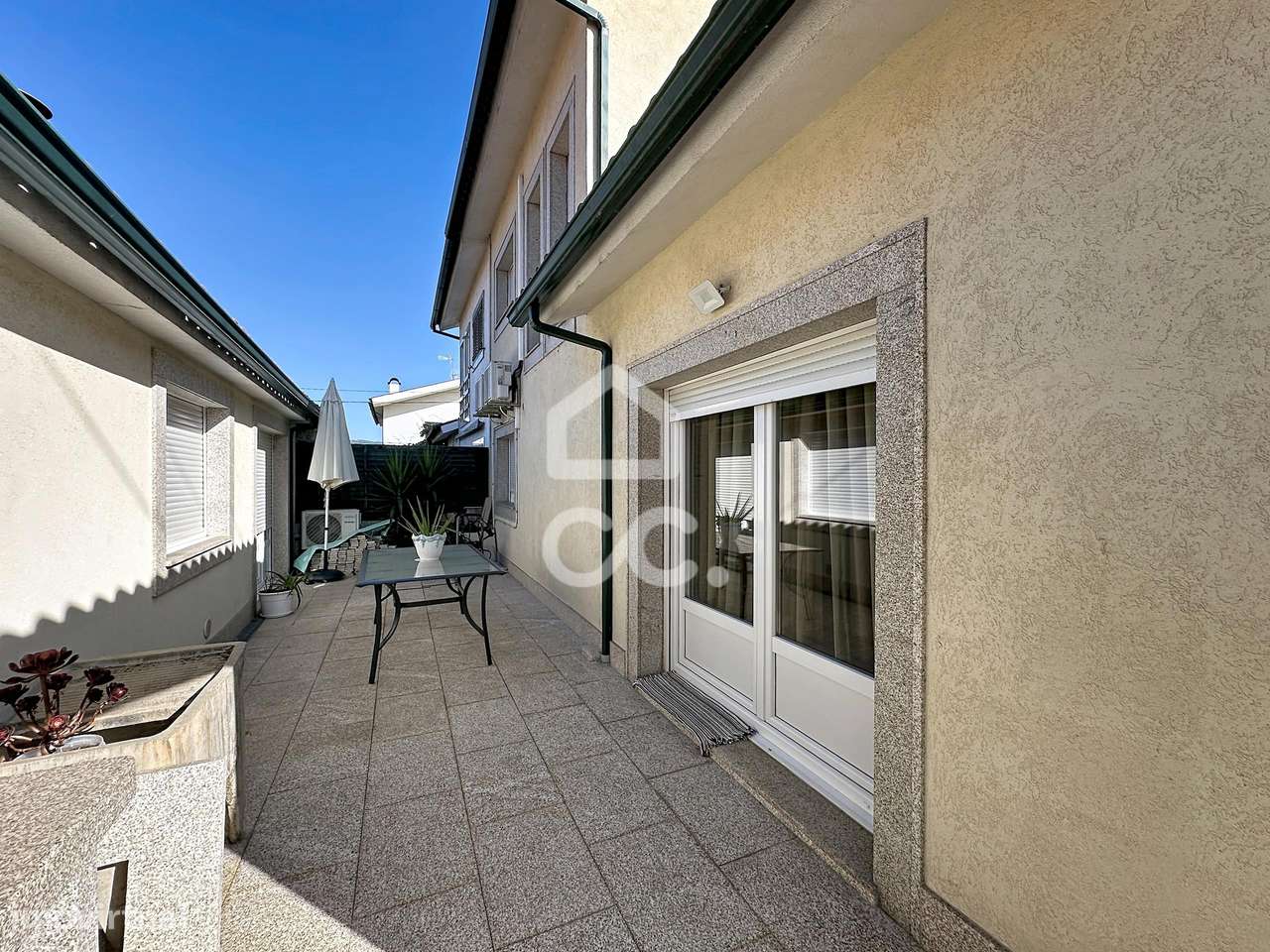 Moradia T4, um dos quartos do rés do chão, com garagem e anexos-29