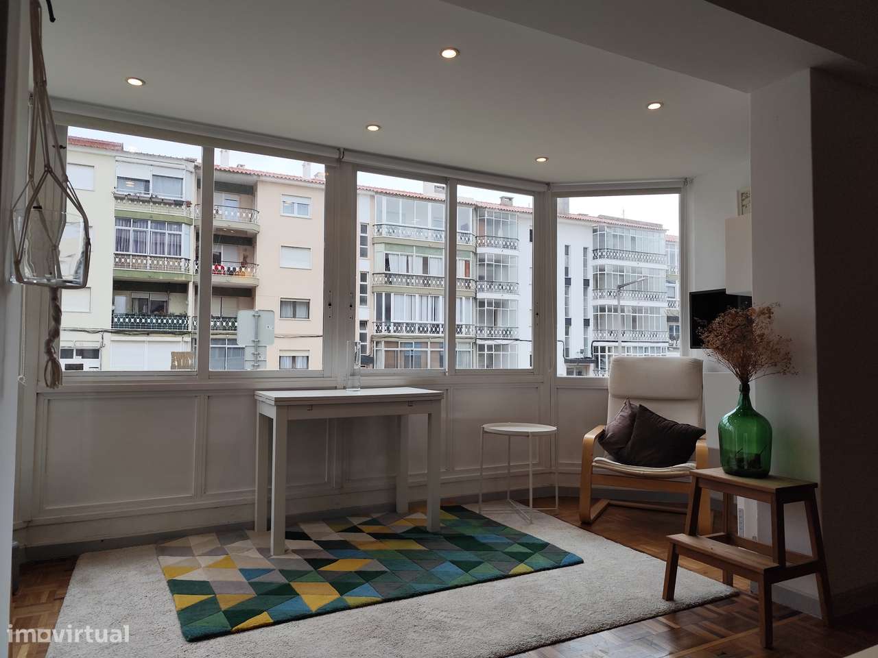 Parede - Junqueiro Apartamento de 2 assoalhadas com móveis e equipada - Grande imagem: 2/13