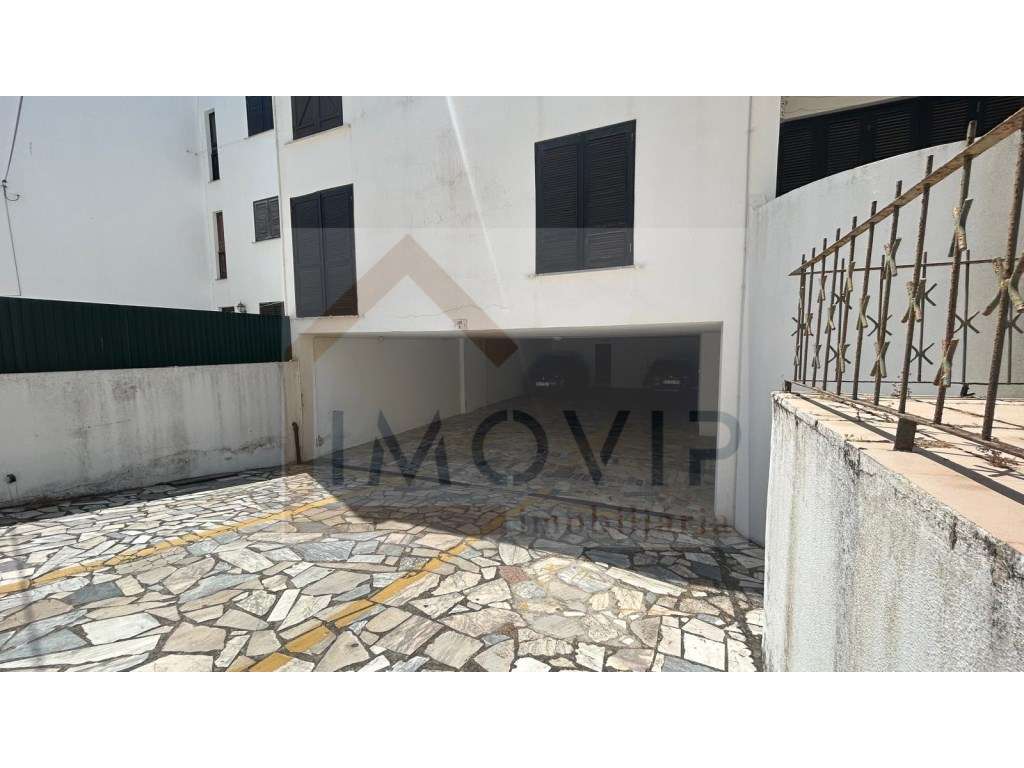 Vende-se T1 totalmente remodelado e mobilado-Monte gordo-13