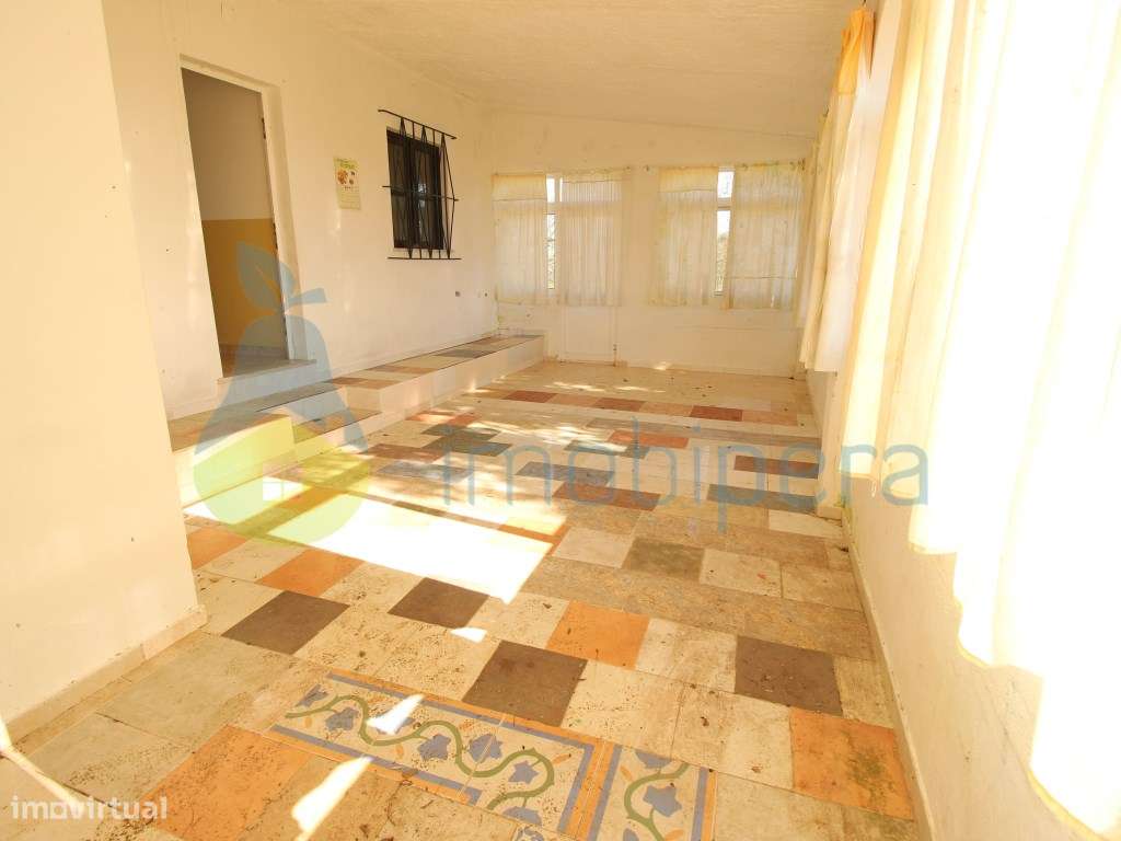 Moradia Isolada T4, térrea, de um só piso, com terreno de 3.540m2.-18