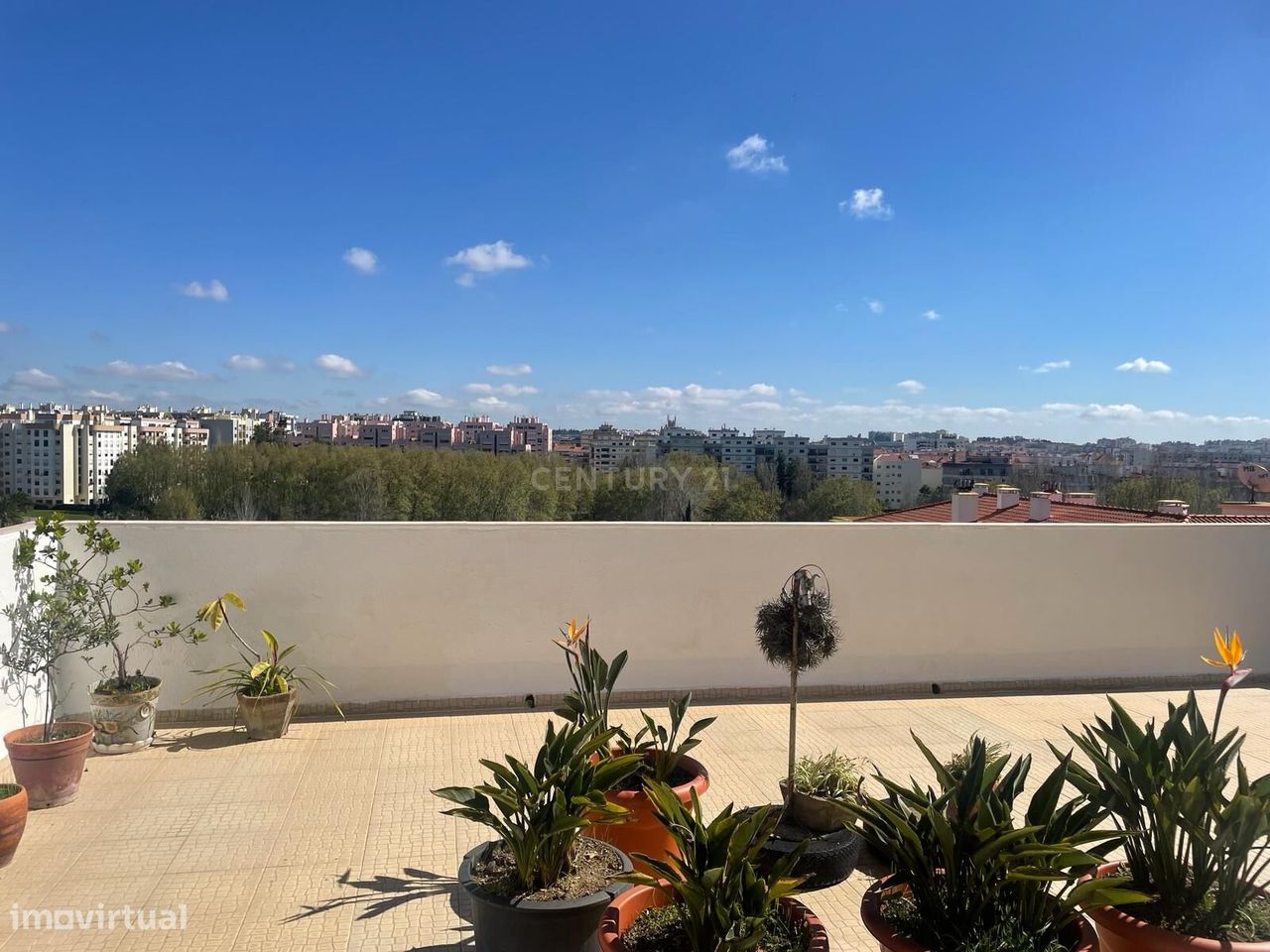 Apartamento T3 com Terraço e Garagem, Estrada das Machadas, Setúbal.