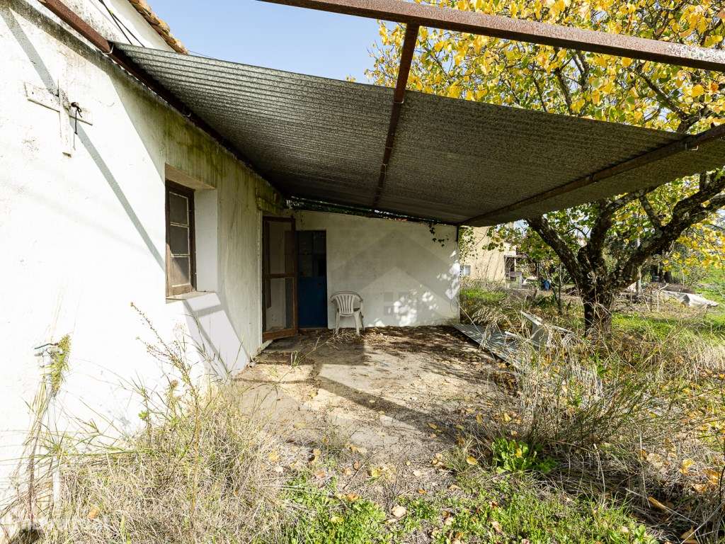 Moradia rústica para reabilitar com terreno - Grande imagem: 2/10