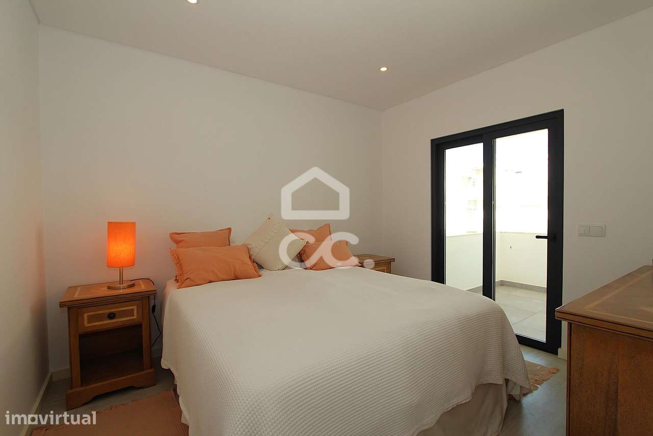 Apartamento T3 Renovado com Vista Mar e Terraço em Armação de Pêra-33