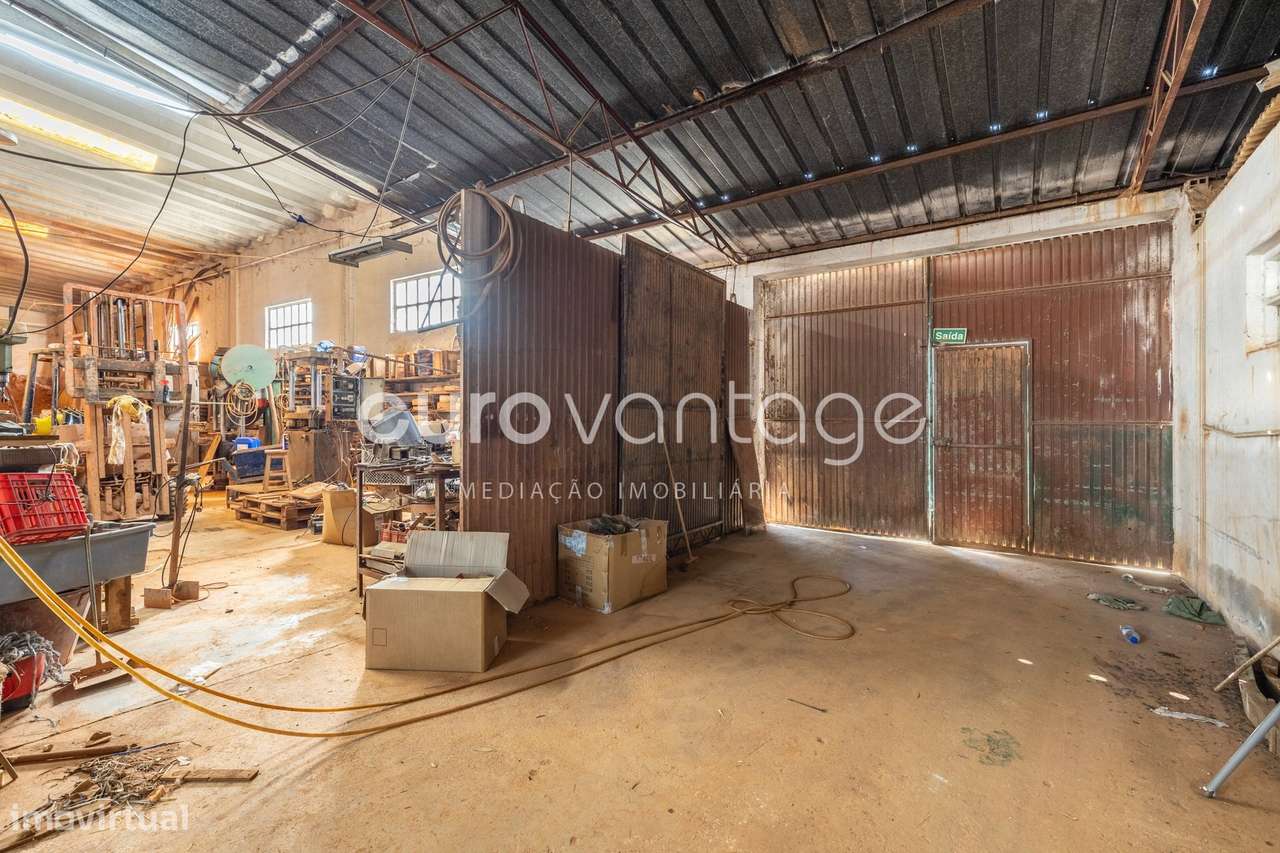 Pavilhão Industrial c/ 1.980 m² sito no Juncal-7