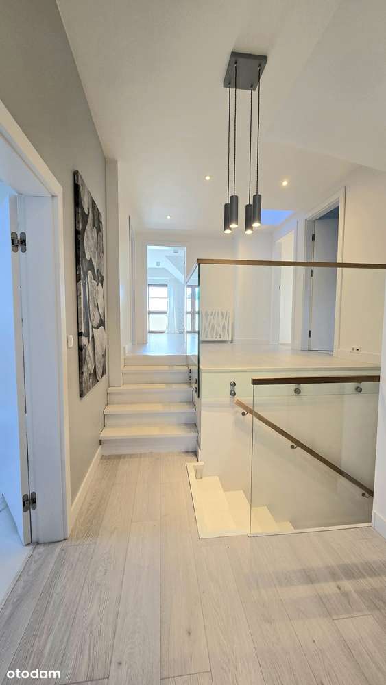 Wyjątkowy dom w atrakcyjnej lokalizacji – komfort, spokój i natura!-5