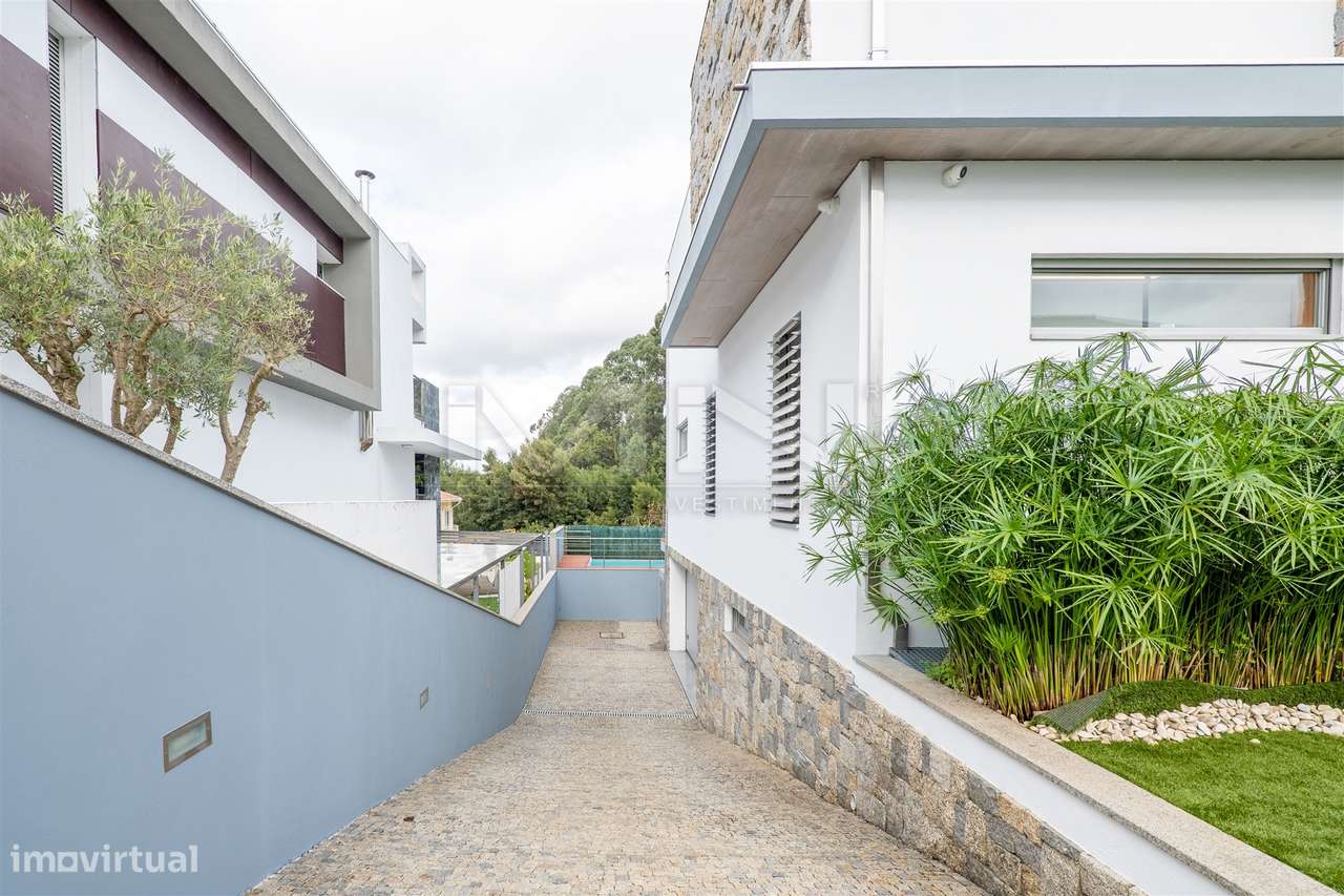 Moradia T3+1 - Exclusividade, Design e Conforto Superior-58