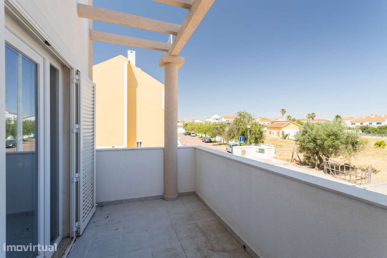 Moradia T3 em Construção com Garagem Dupla, Sótão e Terraço-5
