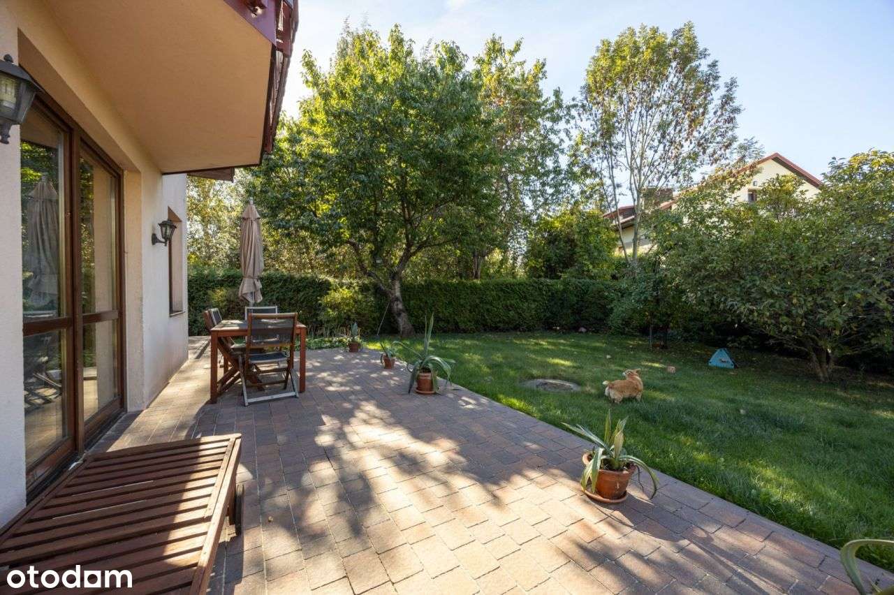 Przestronny dom z zagospodarowaną działką-1