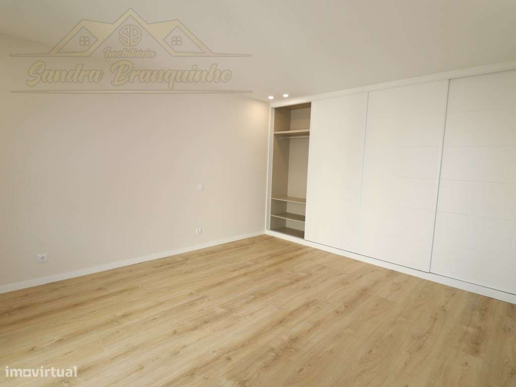 Moradia T5 (NOVA) com Piscina-36