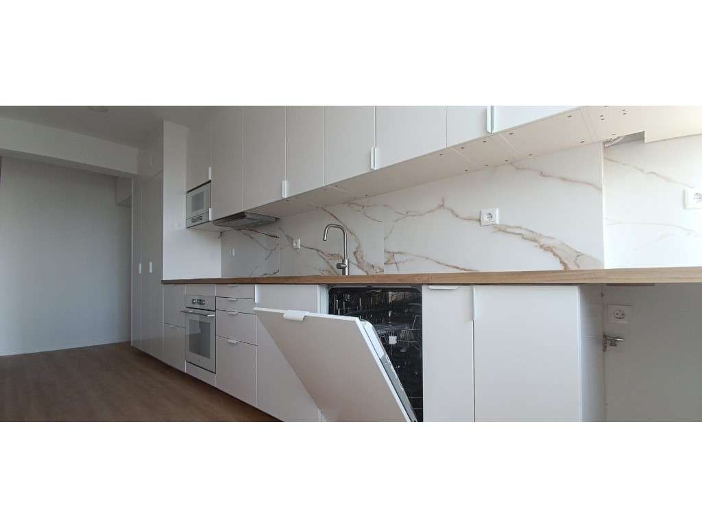 Apartamento T2 Remodelado Oeiras - Varanda Aberta - Grande imagem: 2/26