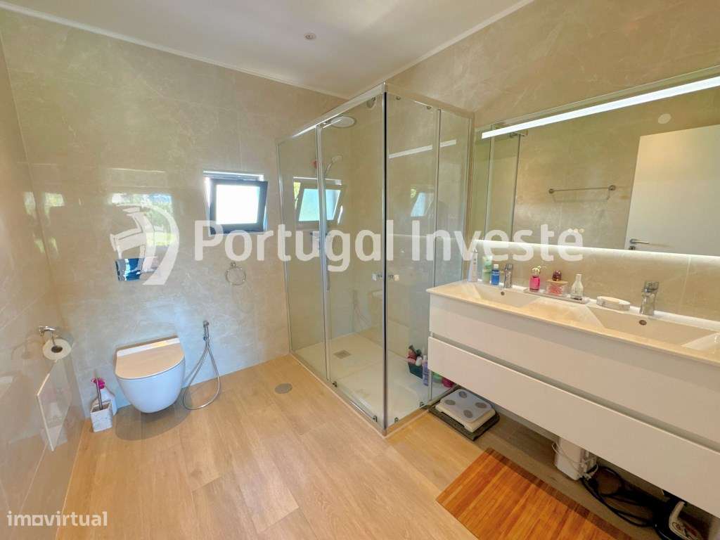 Moradia de Luxo com 3 Suites + T1 Independente em Condomínio com Pi...-11