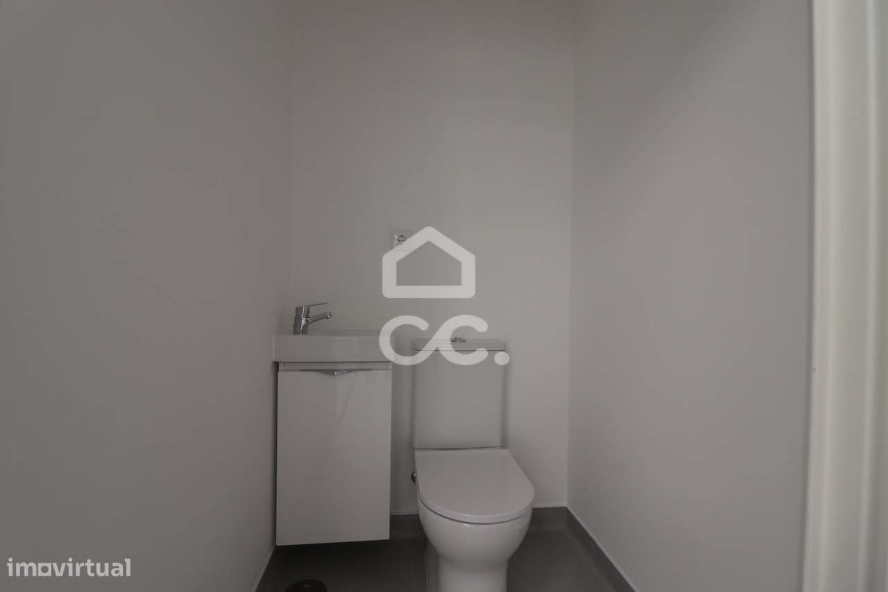 Loja nova, com montras e wc, para arrendamento no centro da Vila do Av - Grande imagem: 4/11