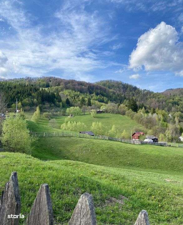 Teren panoramic insorit, utilitati, panta mica si padure, turism sau v-18