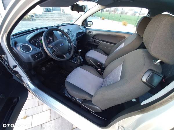 Ford Fiesta 1.3 Ambiente - 4