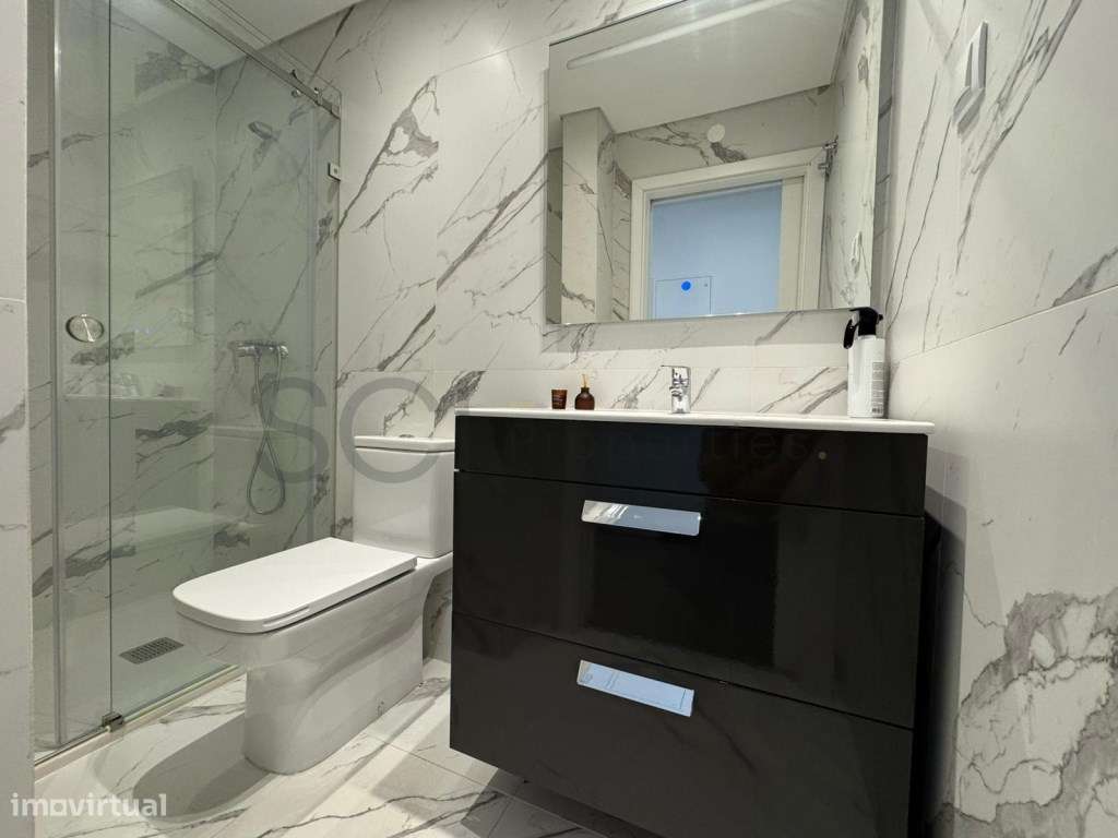 Apartamento T2 Centro de Almada Remodelado com Terraço-14